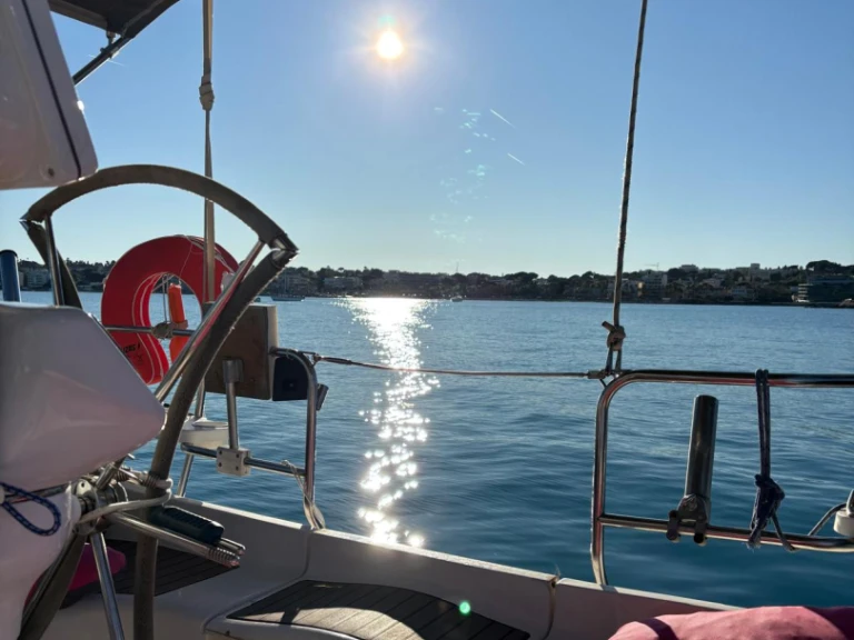 Yacht charter Saint-Laurent-du-Var cheap Hunter 38