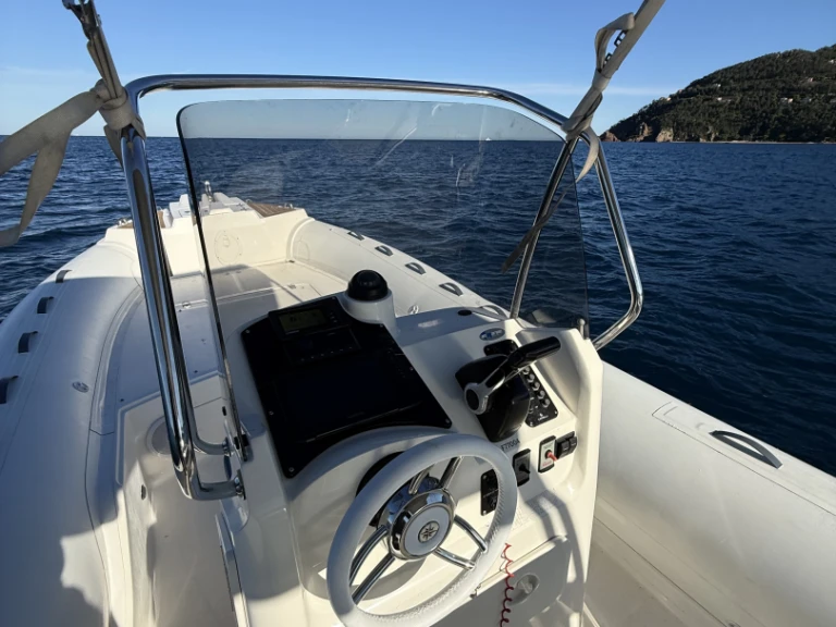 Capelli Capelli 700 Sun in Cannes on SamBoat