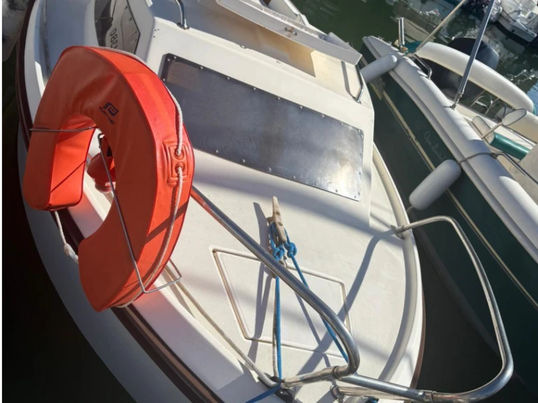 Bareboat Rental Motorboat Jeanneau with a boat licence