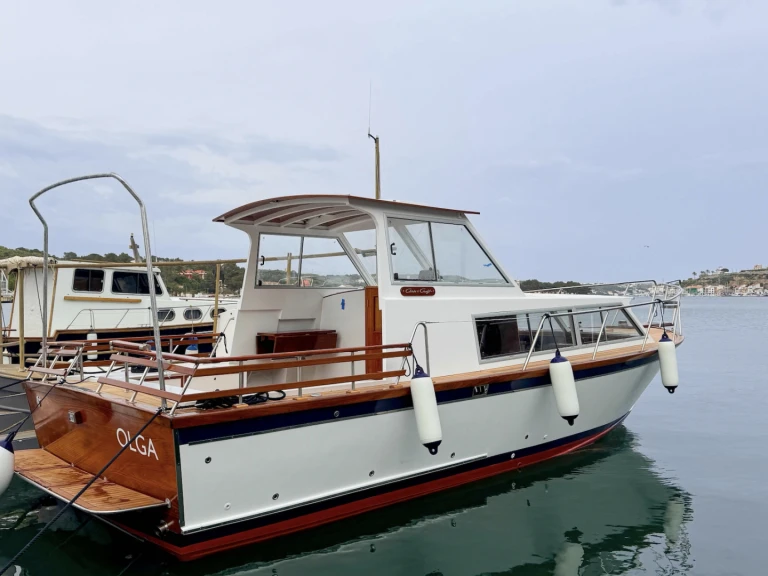 Motorboat for rent Mahón at the best price