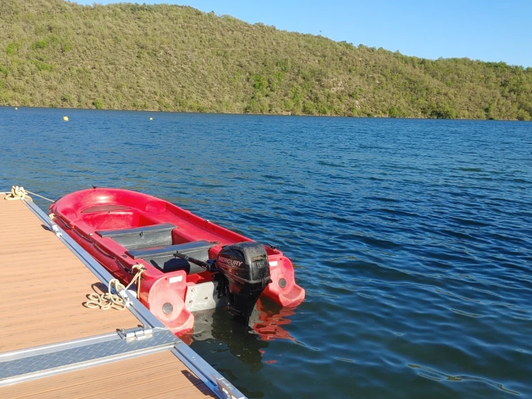 Yacht charter la Baronia de Rialb cheap funyak secu 13