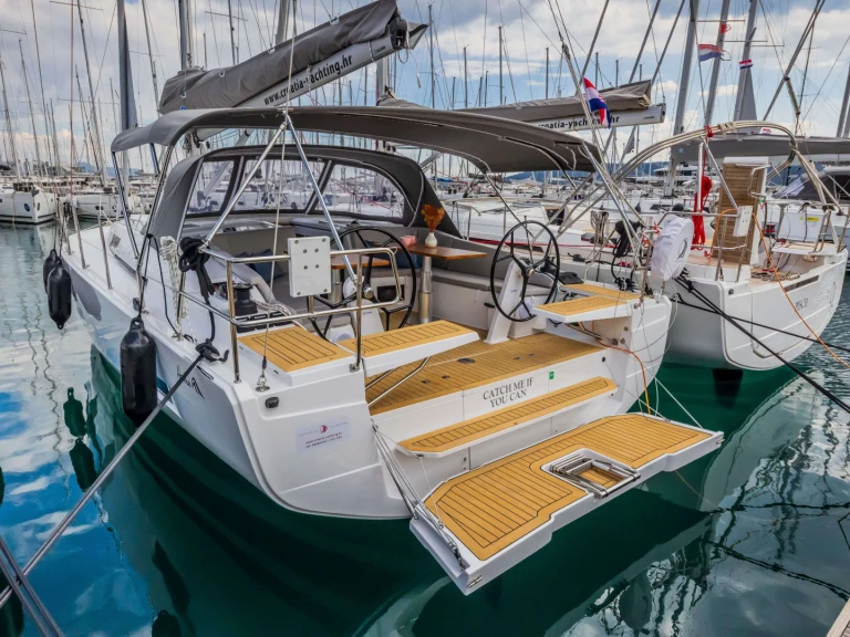 Boat rental Hanse Hanse 410 in Šibenik on Samboat