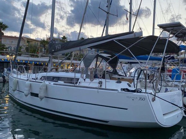 Bareboat Rental Sailboat Dufour with a boat licence
