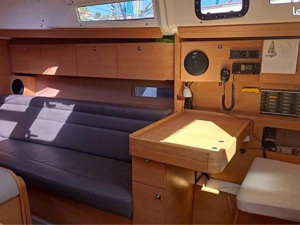 Sailboat for rent San Ciprianu at the best price