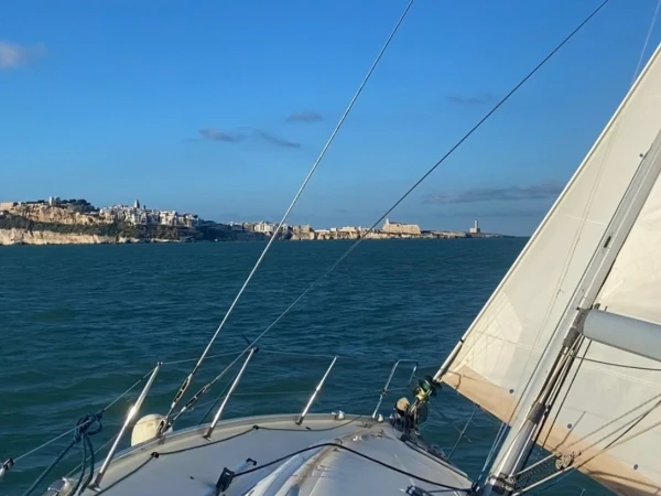 Sailboat rental with or without captain Bénéteau Vieste