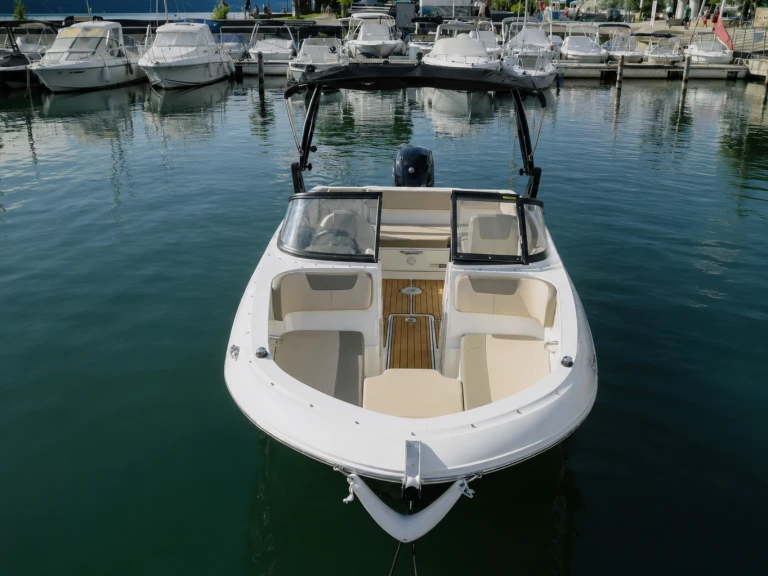 Bayliner BAYLINER VR4 in Aix-les-Bains on SamBoat
