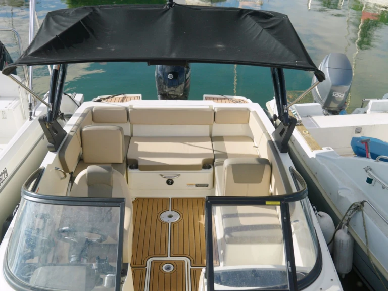 Motorboat rental in Aix-les-Bains - Bayliner BAYLINER VR4