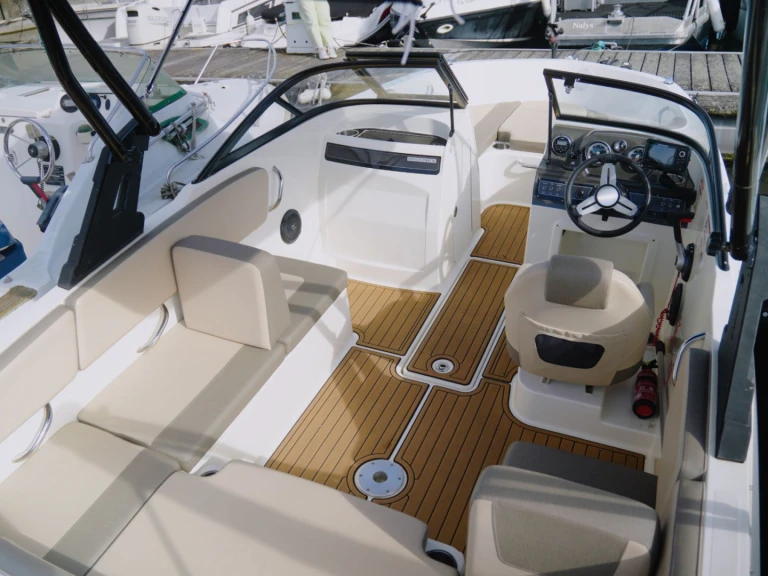 Boat rental Bayliner BAYLINER VR4 in Aix-les-Bains on Samboat
