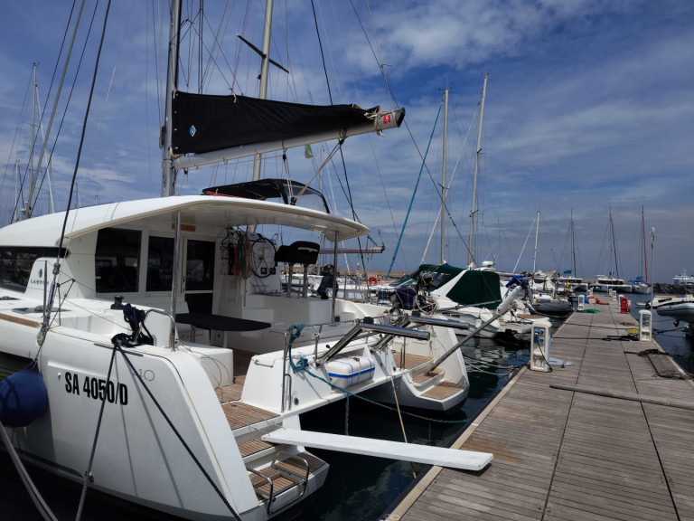 Lagoon Lagoon 40 in Procida on SamBoat