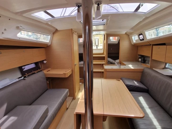 Sailboat for rent Cagliari at the best price