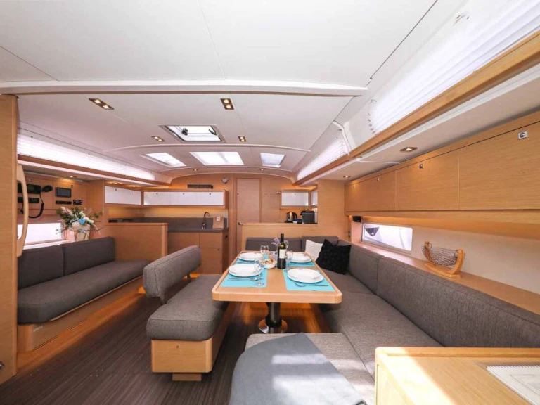 Rent a Dufour Dufour 470 Cagliari