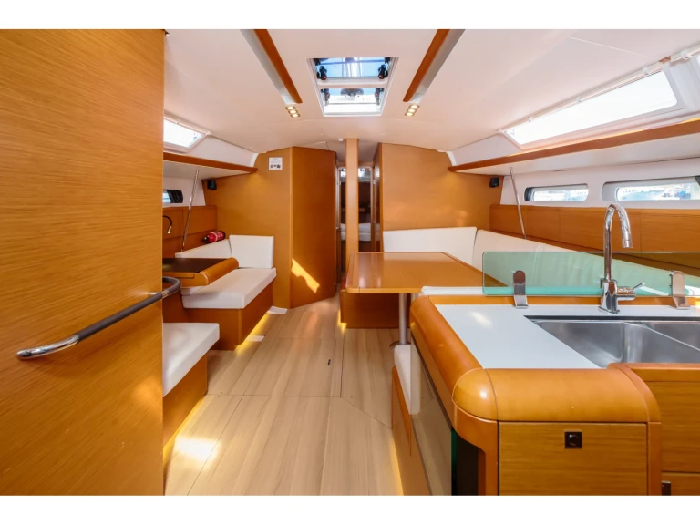 Jeanneau Sun Odyssey 449 in Ajaccio on SamBoat