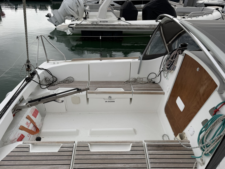 Bareboat Rental Sailboat FIRST 25.7 Q.R with a boat licence