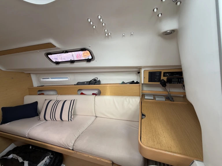 Sailboat for rent Port-Haliguen at the best price