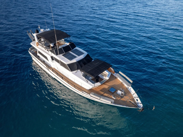 Luxury Yacht for rent Mikrolimano at the best price