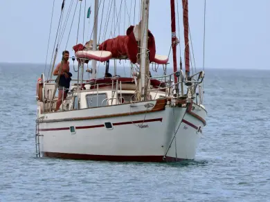 Boat rental endurance 43 in Portimão on Samboat