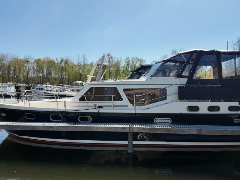 Pedro Solano 38 "Charlotte" charter bareboat or captained in  Zehdenick