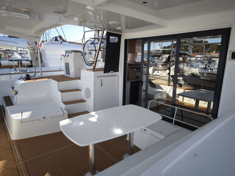 Catamaran for rent Šibenik at the best price