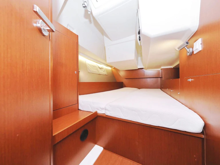 Sailboat for rent Gouvia at the best price