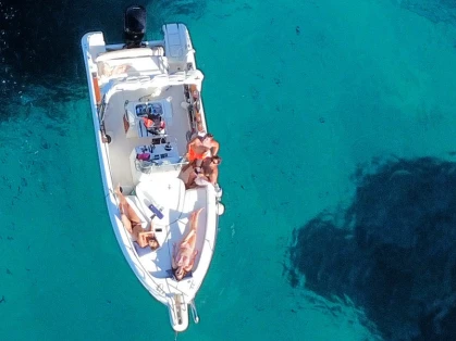 Bareboat Rental Motorboat Capelli with a boat licence