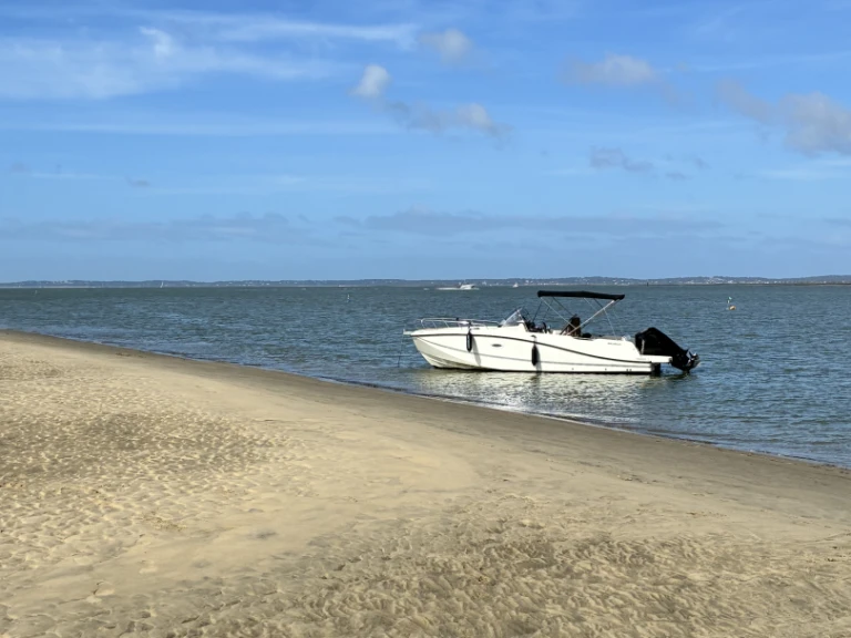 Quicksilver Activ 755 Sundeck in Arcachon on SamBoat