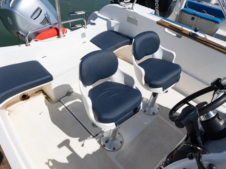 Yacht charter Royan cheap Quicksilver 630 Commander