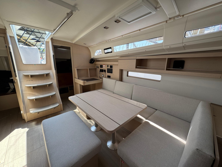 Yacht charter Carloforte cheap Oceanis 40.1