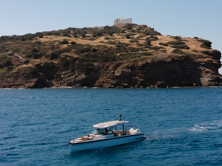 Bareboat Rental Motorboat Axopar with a boat licence