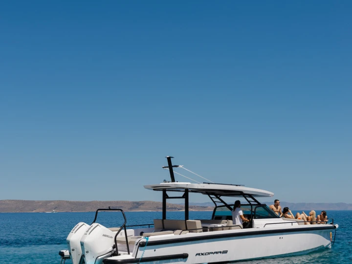Motorboat for rent Athens at the best price