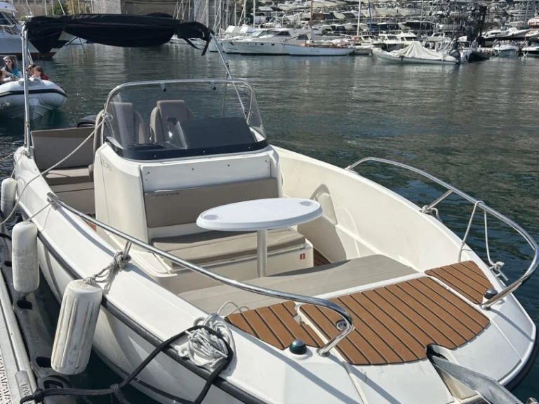 Bareboat Rental Motorboat Quicksilver with a boat licence