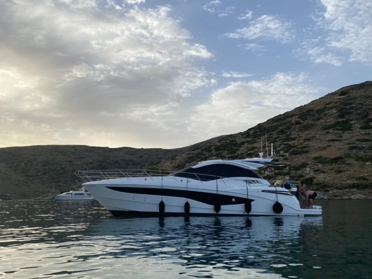 Galeon GALEON 485 HTS in Athens on SamBoat