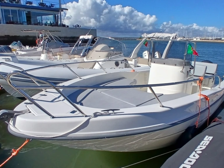 Bareboat Rental Motorboat Capelli with a boat licence