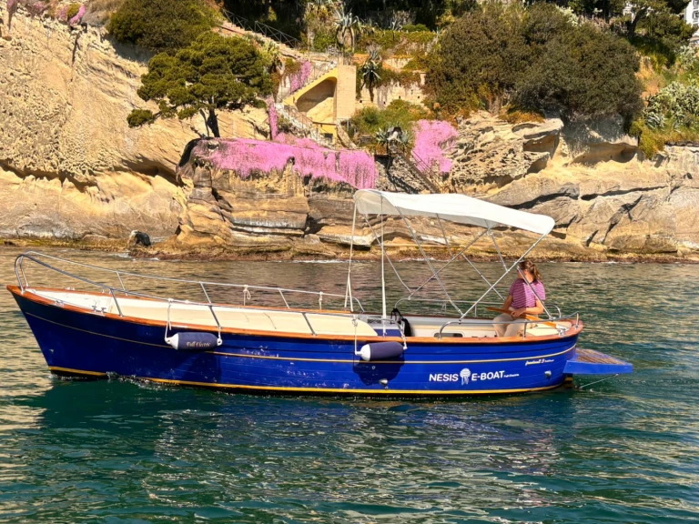 Bareboat Rental Motorboat nesis with a boat licence