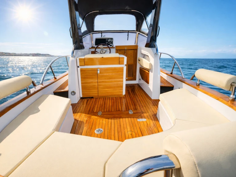 Motorboat for rent Positano at the best price