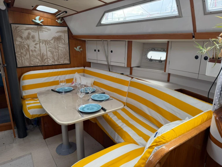 Boat rental Jeanneau Sun Odyssey 37.1 in Golfe-Juan on Samboat