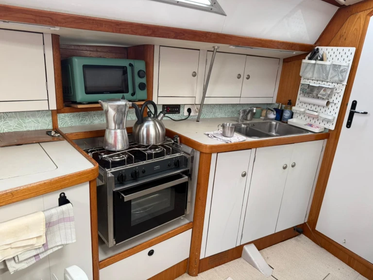 Sailboat rental with or without captain Jeanneau Golfe-Juan