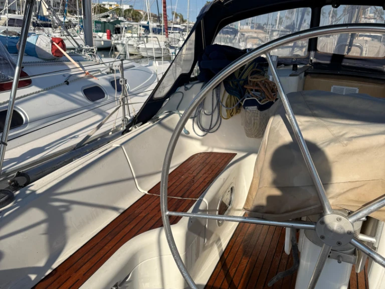 Sailboat for rent Golfe-Juan at the best price