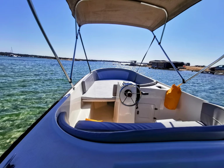 Bareboat Rental Motorboat MARRIOM with a boat licence