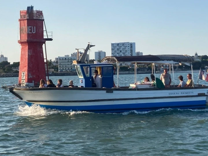 Motorboat rental with or without captain Ultramar La Rochelle