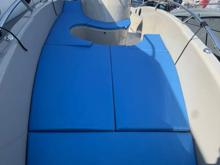 Motorboat rental with or without captain Clear Angera