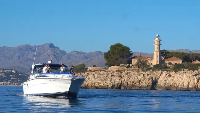 Motorboat rental with or without captain Sea Ray Pollença