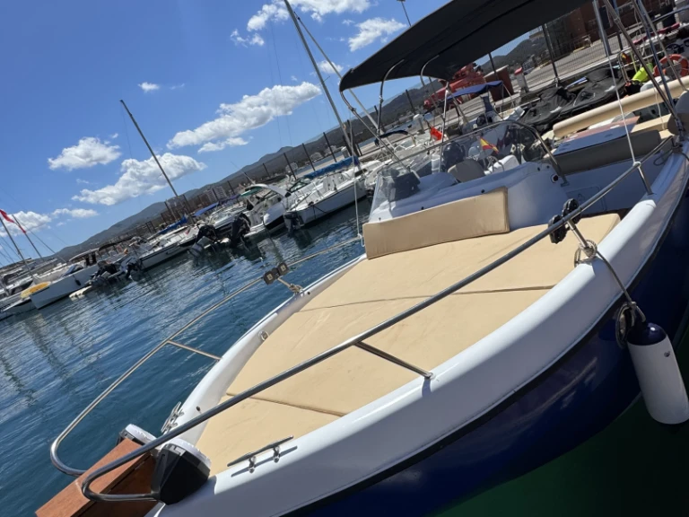 Motorboat for rent San Antonio Port at the best price