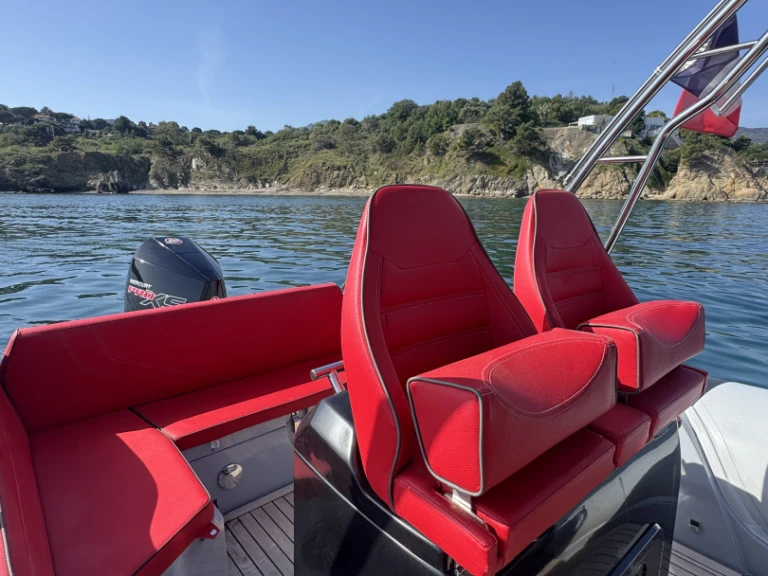 Bareboat Rental RIB Prua al vento with a boat licence