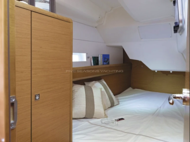 Jeanneau Sun Odyssey 389 in Palma de Mallorca on SamBoat