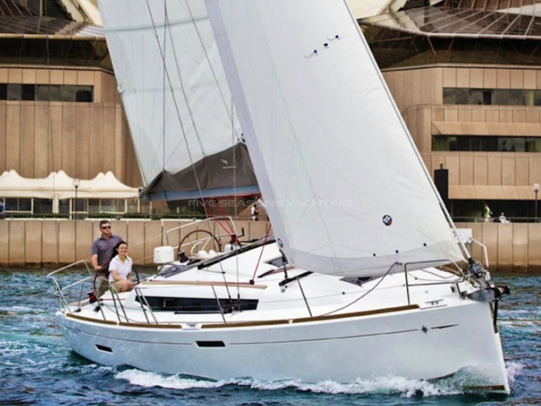 Boat rental Jeanneau Sun Odyssey 389 in Palma de Mallorca on Samboat