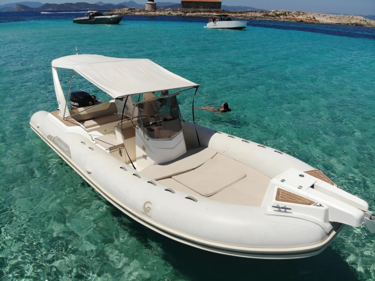 Motorboat for rent Portocolom at the best price