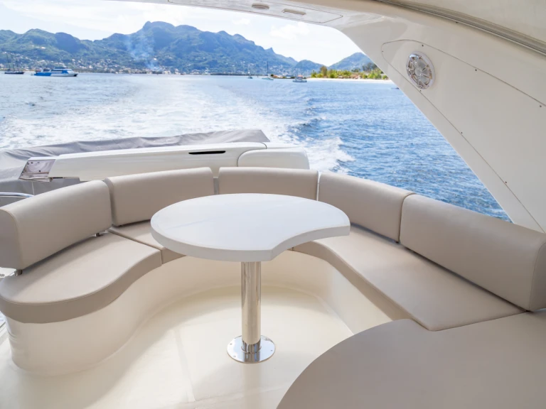 Azimut Azimut 68 in Mahé on SamBoat