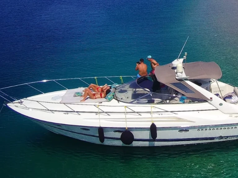 Sunseeker Portofino 400 in Nydri on SamBoat