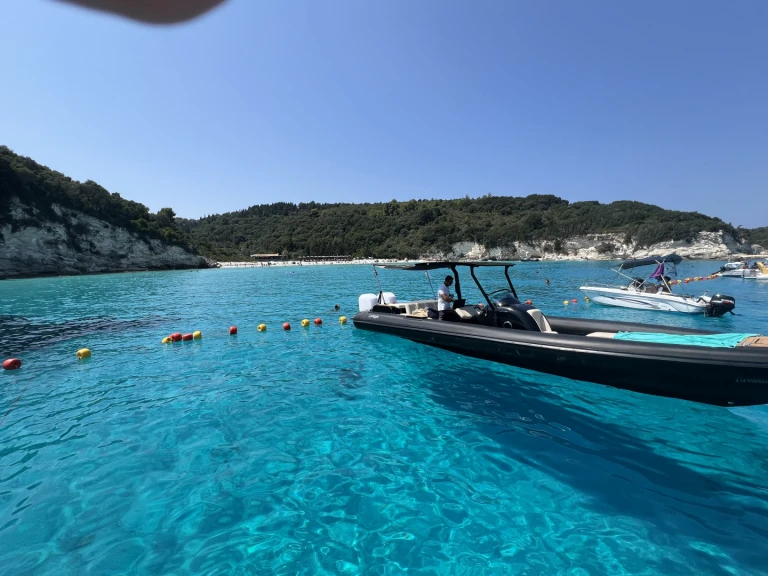 Boat rental Sunseeker Portofino 400 in Nydri on Samboat