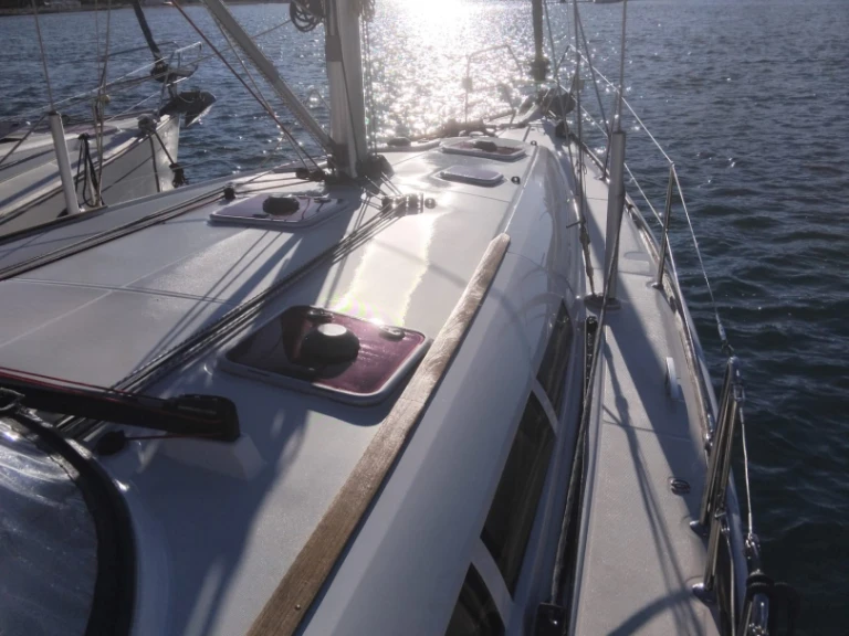 Rent a Jeanneau Sun Odyssey 44i Puerto de Pollensa